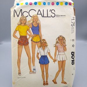 Vintage Sewing PATTERN McCalls 8018, Girls 1985 Shorts, Child Size 4